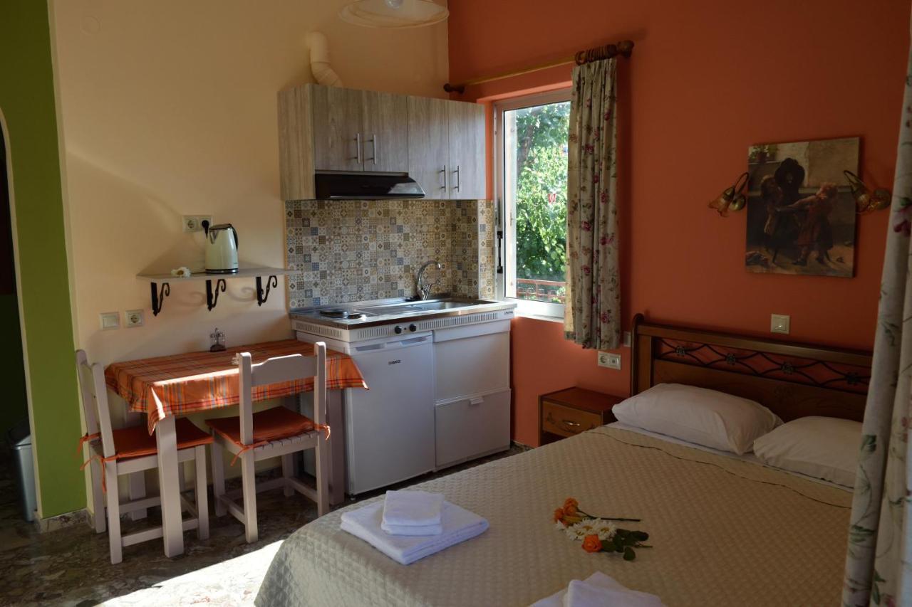 Stamoulis Apartments Ajía Effimía Kültér fotó