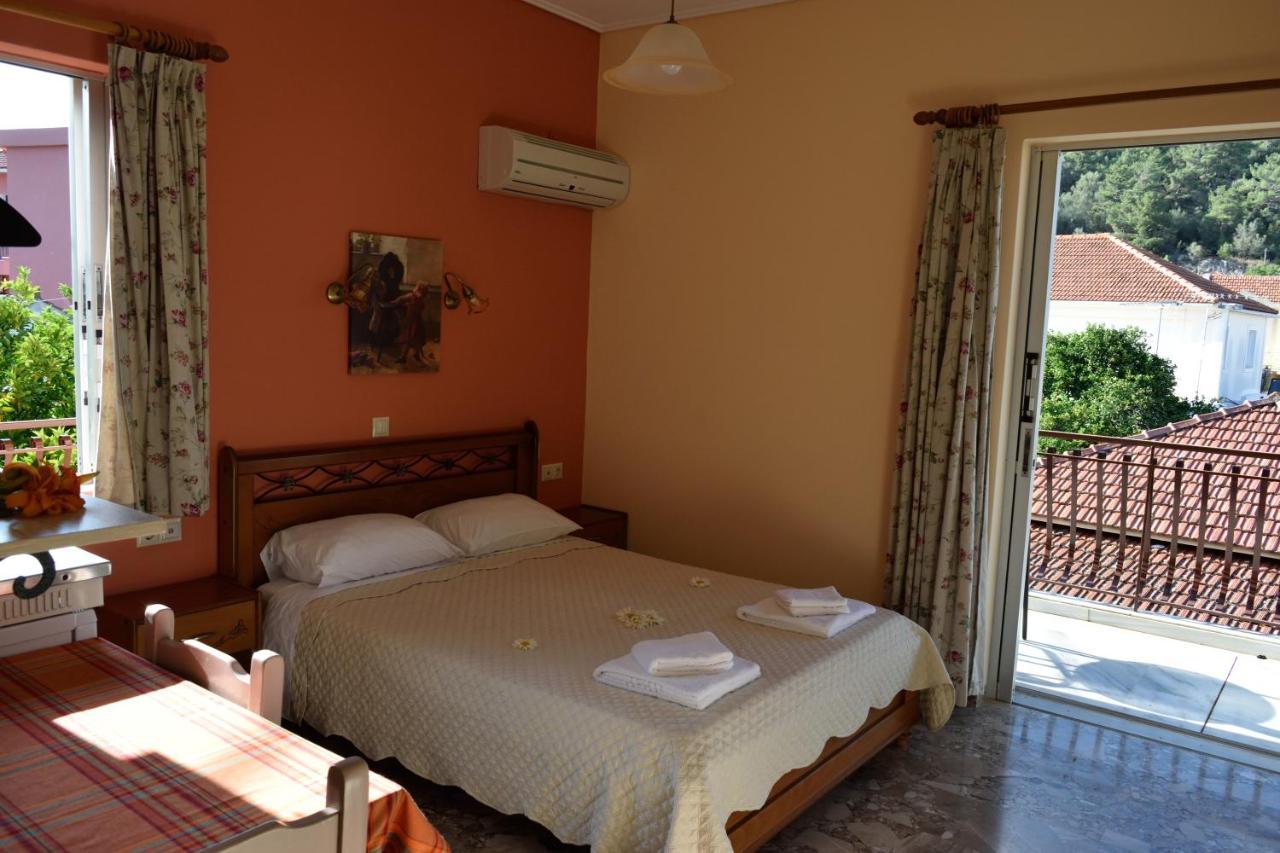 Stamoulis Apartments Ajía Effimía Kültér fotó