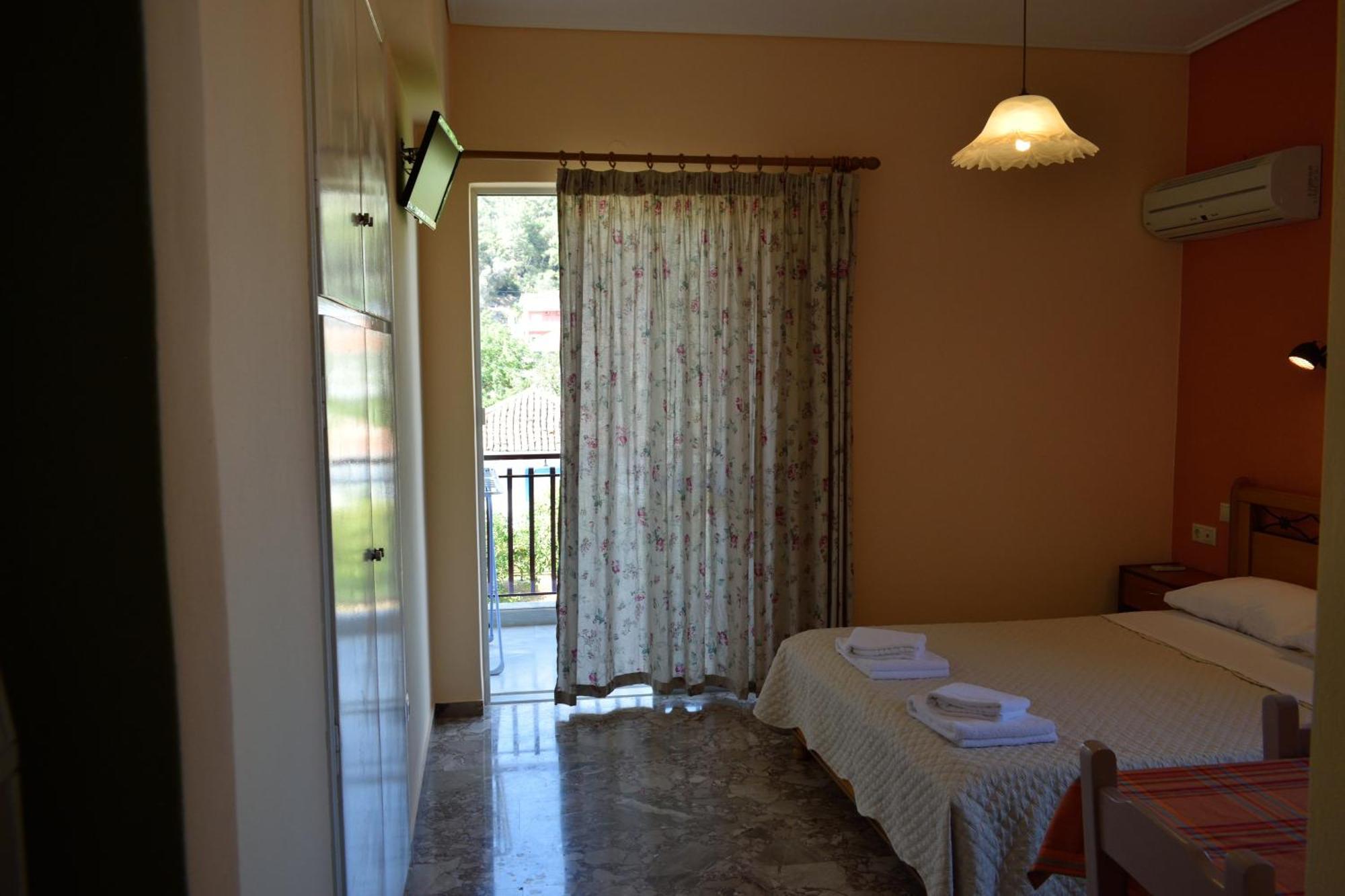 Stamoulis Apartments Ajía Effimía Szoba fotó