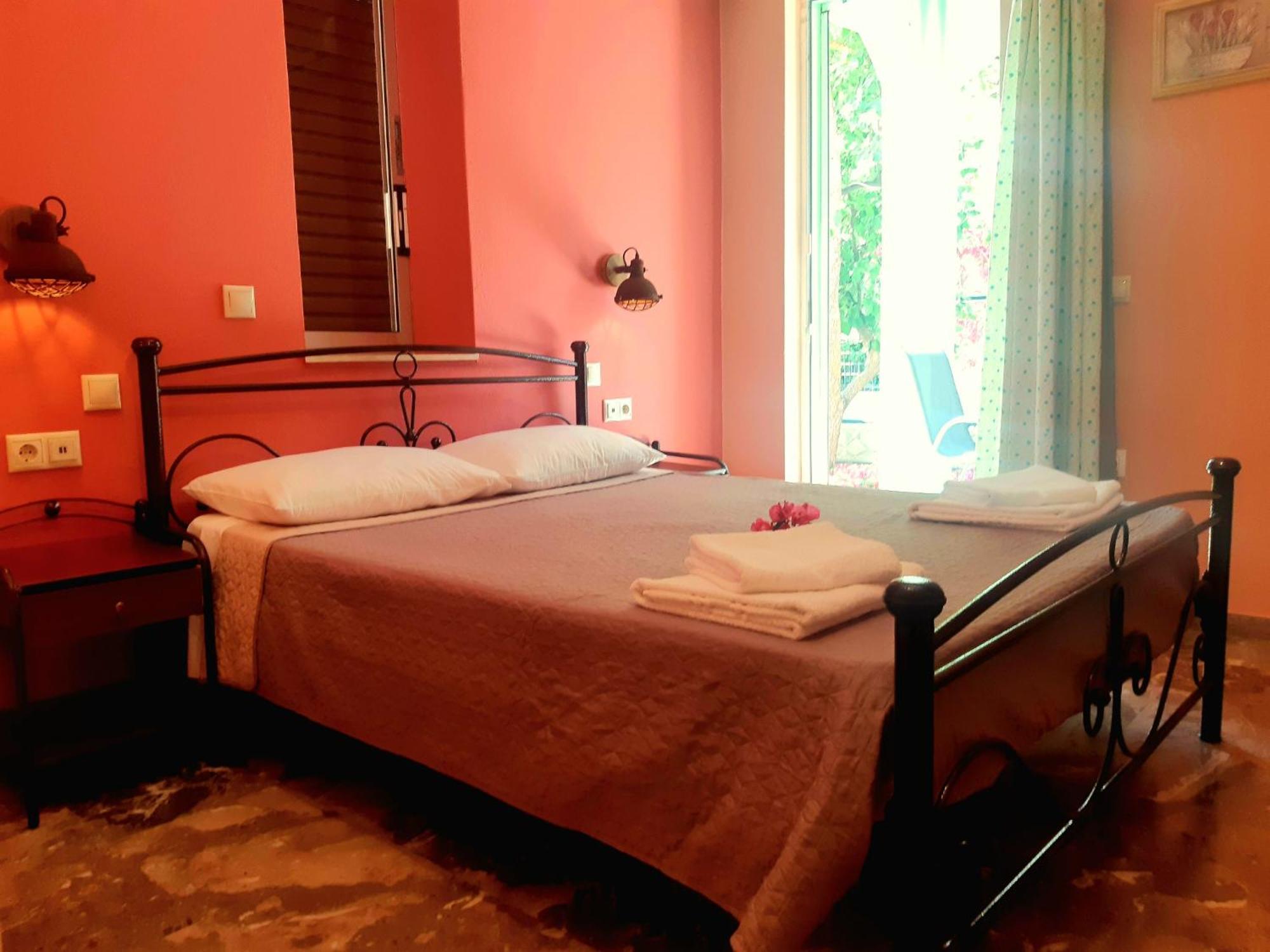 Stamoulis Apartments Ajía Effimía Kültér fotó