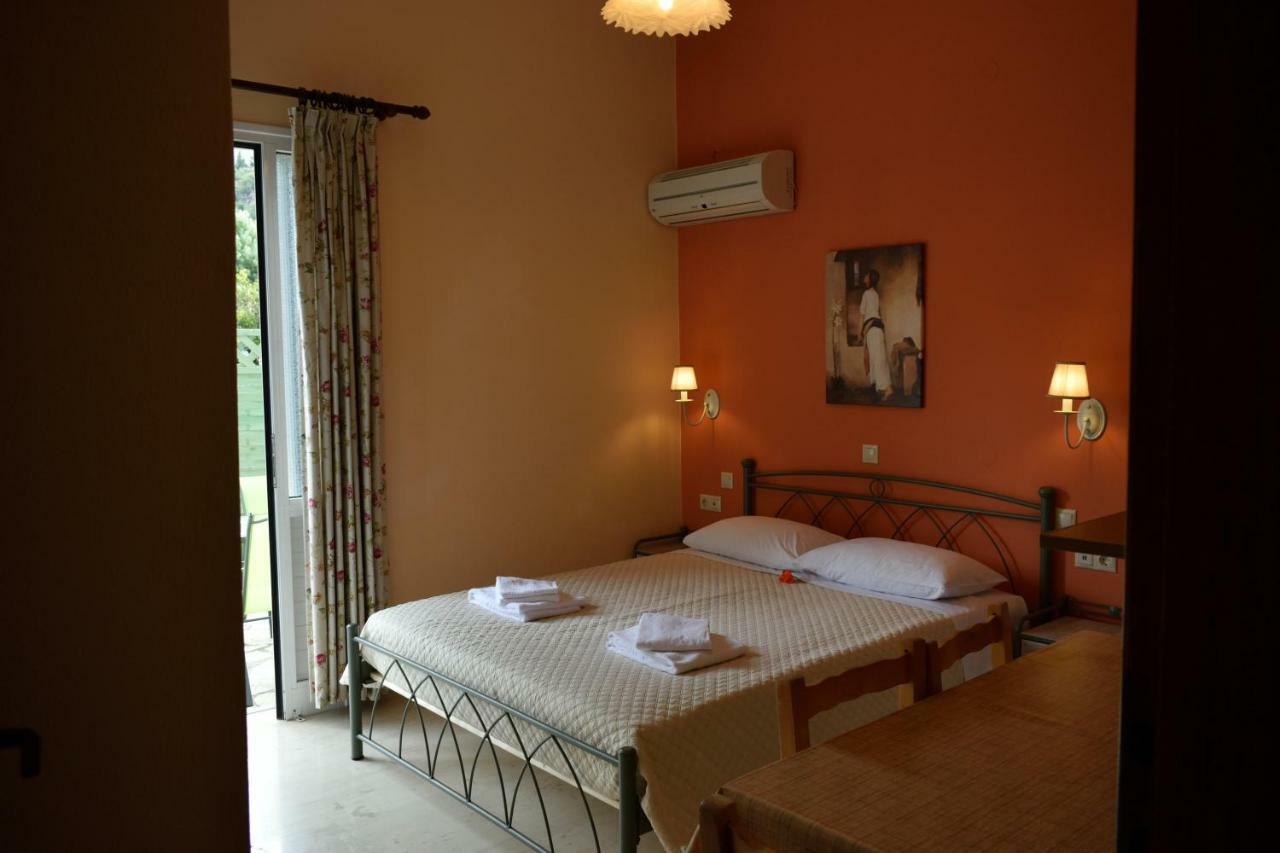 Stamoulis Apartments Ajía Effimía Kültér fotó