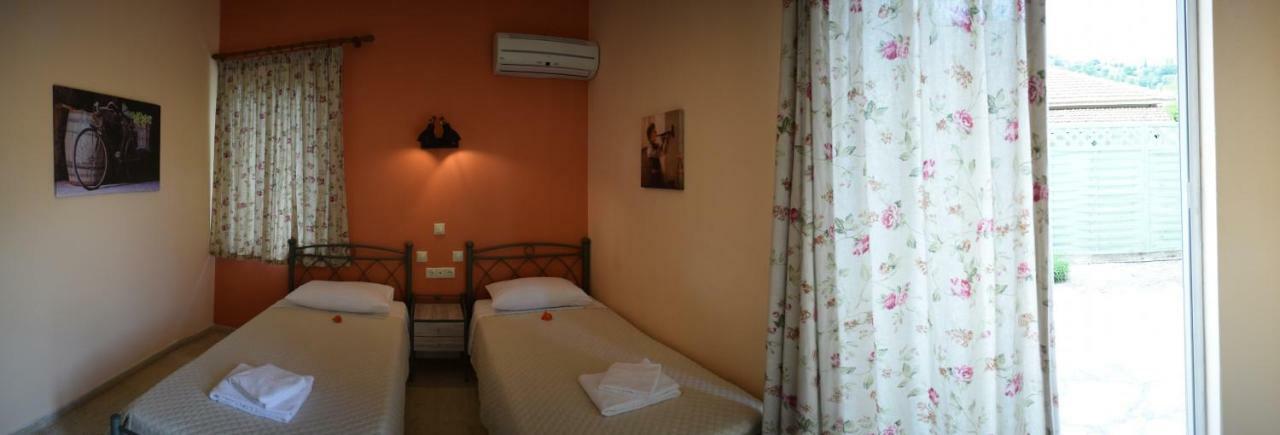 Stamoulis Apartments Ajía Effimía Szoba fotó