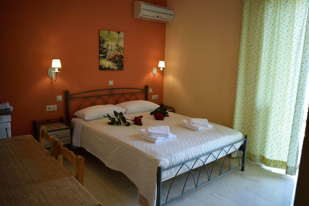 Stamoulis Apartments Ajía Effimía Kültér fotó